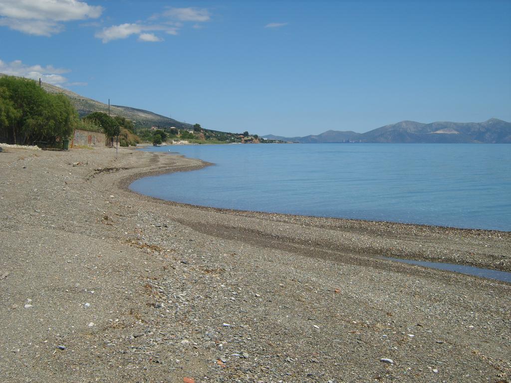 Flora'S Beach House Your House On The Beach Amarynthos Exterior foto